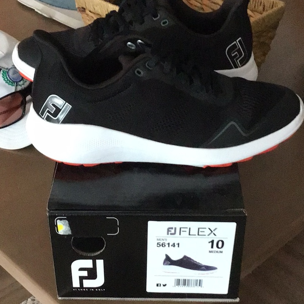 FootJoy Flex Mens Golf Shoes Size 10. Black/White/Red